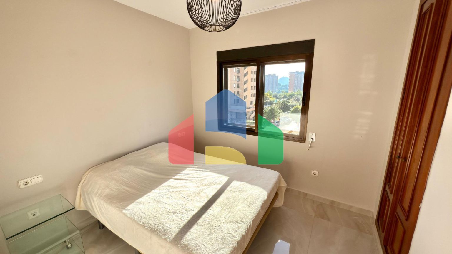 Роскошные апартаменты в знаковом здании Coblanca 40 с видом на море