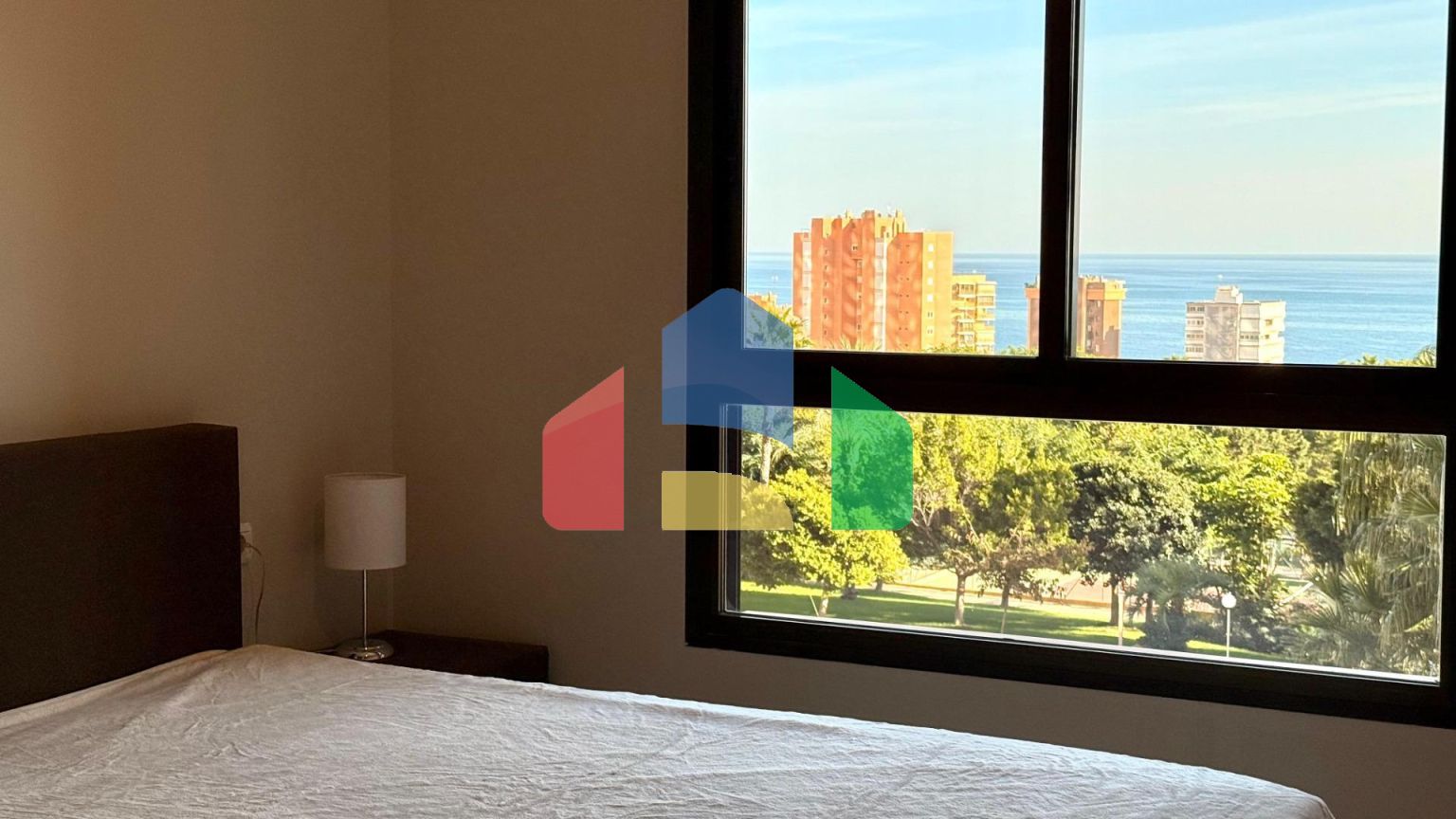 Роскошные апартаменты в знаковом здании Coblanca 40 с видом на море