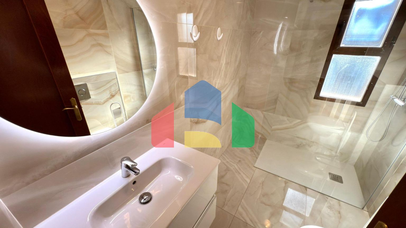 Роскошные апартаменты в знаковом здании Coblanca 40 с видом на море