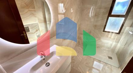 Роскошные апартаменты в знаковом здании Coblanca 40 с видом на море