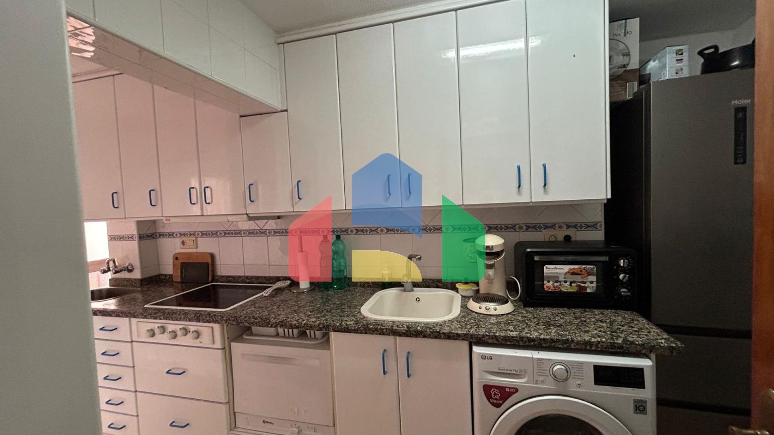 Светлая квартира на первой линии пляжа Леванте в Бенидорме