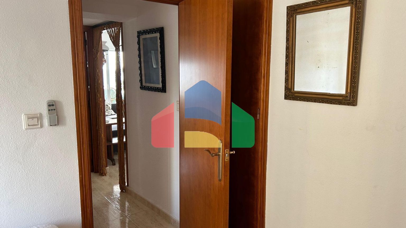 Светлая квартира на первой линии пляжа Леванте в Бенидорме