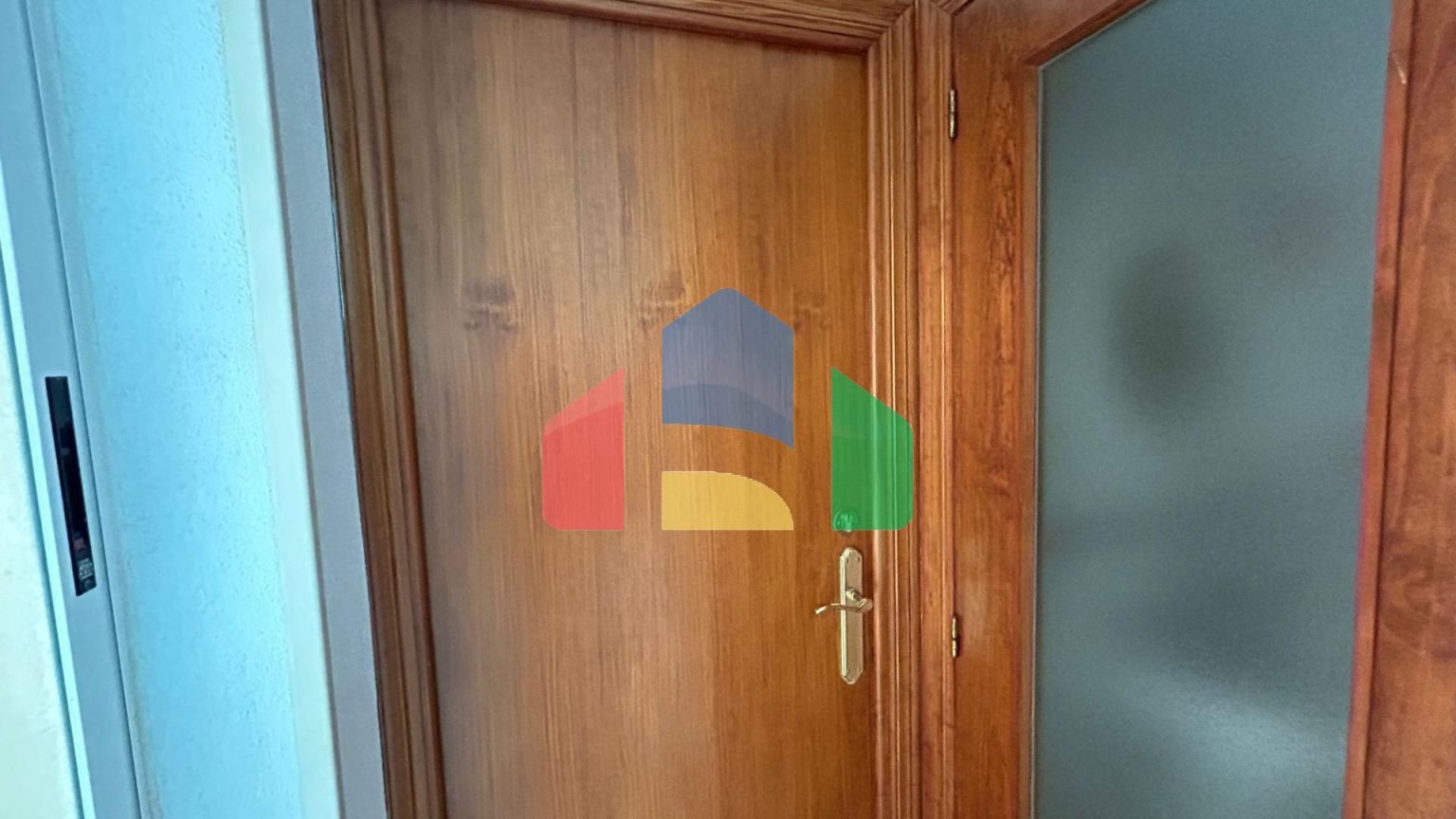 Светлая квартира на первой линии пляжа Леванте в Бенидорме