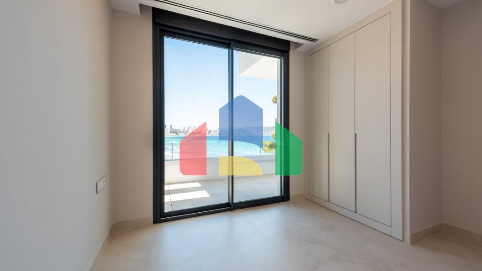 Двухуровневая квартира на первой линии пляжа Пониенте