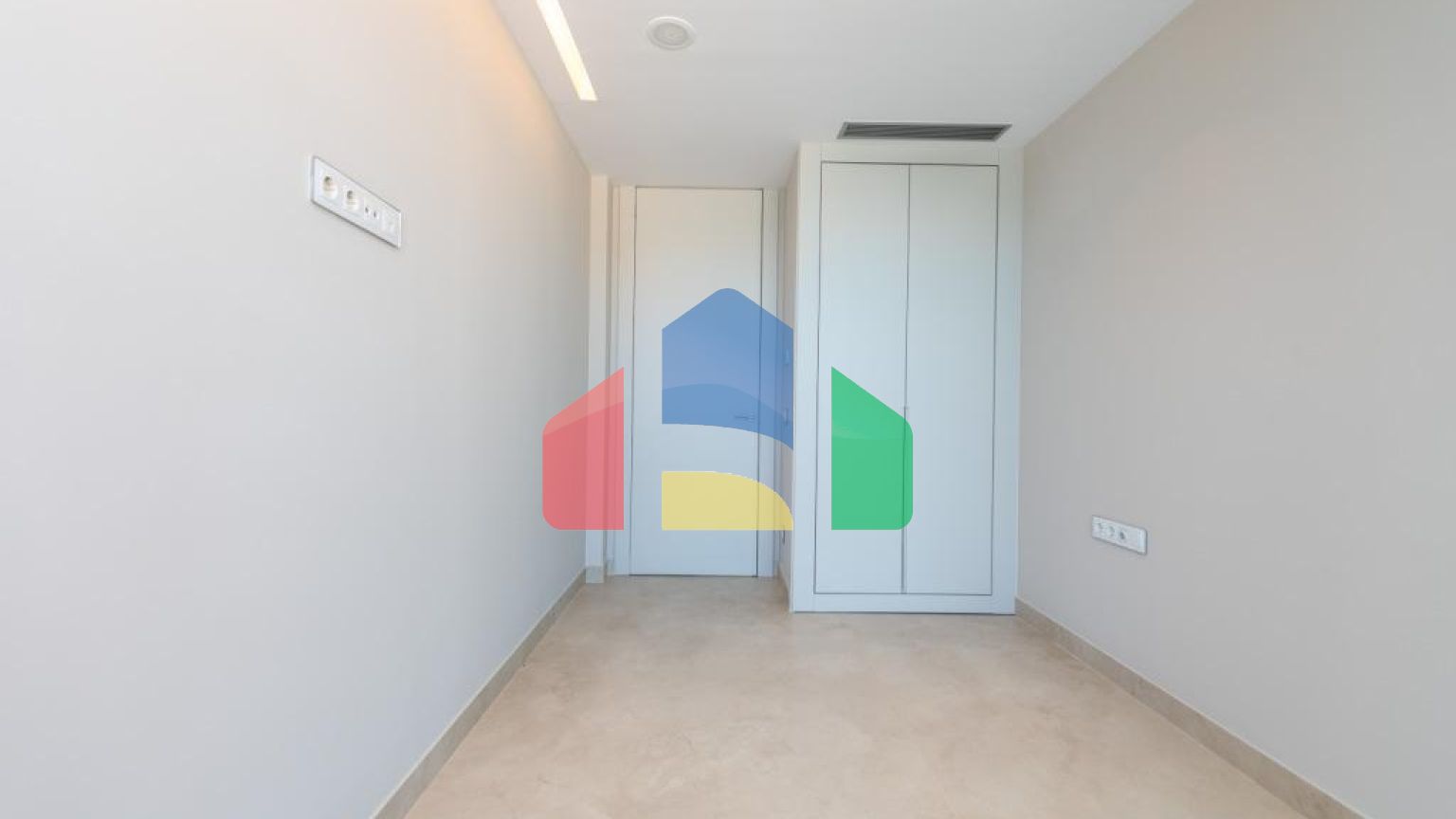 Двухуровневая квартира на первой линии пляжа Пониенте