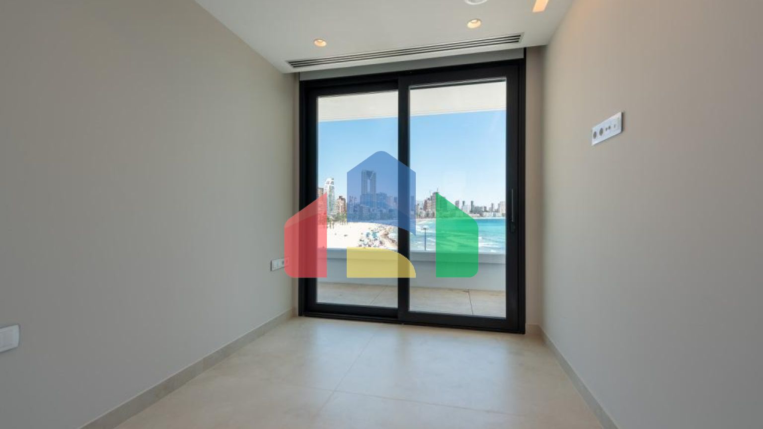 Двухуровневая квартира на первой линии пляжа Пониенте