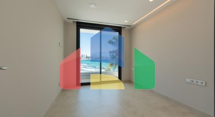 Двухуровневая квартира на первой линии пляжа Пониенте