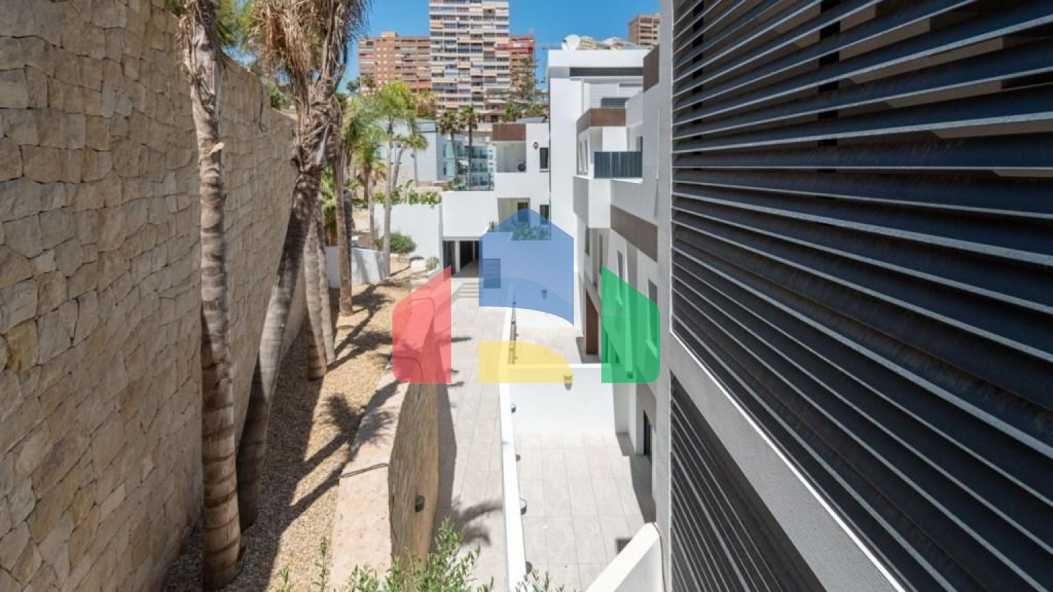 Двухуровневая квартира на первой линии пляжа Пониенте