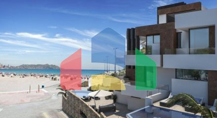 Двухуровневая квартира на первой линии пляжа Пониенте