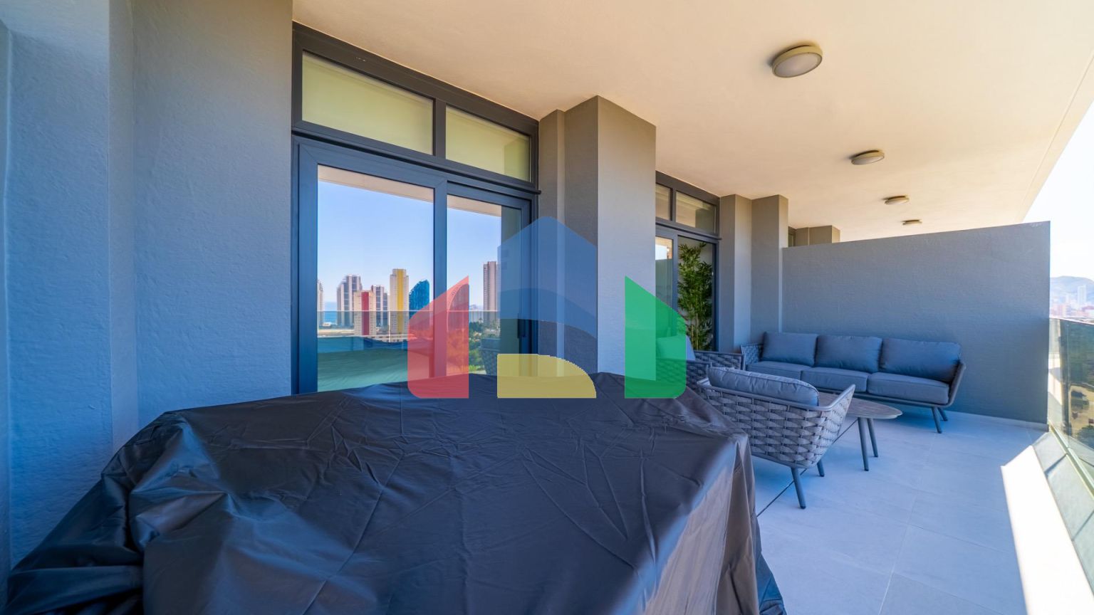 Широкая квартира с 2 спальнями в комплексе Eagle Tower