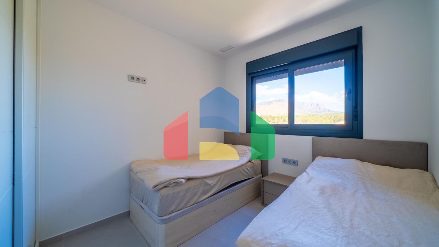 Широкая квартира с 2 спальнями в комплексе Eagle Tower