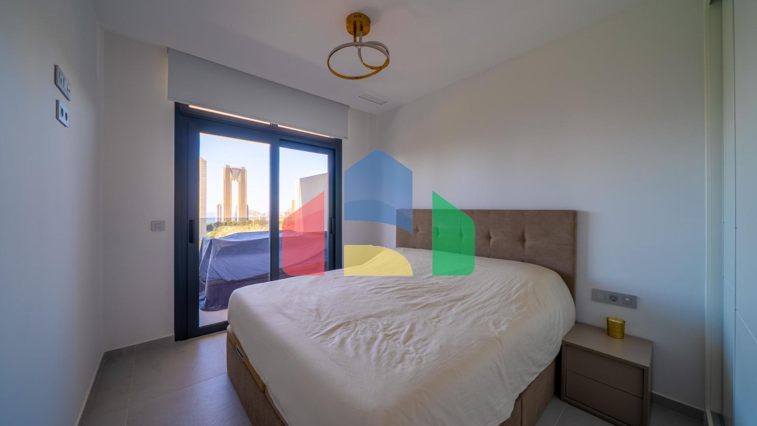 Широкая квартира с 2 спальнями в комплексе Eagle Tower