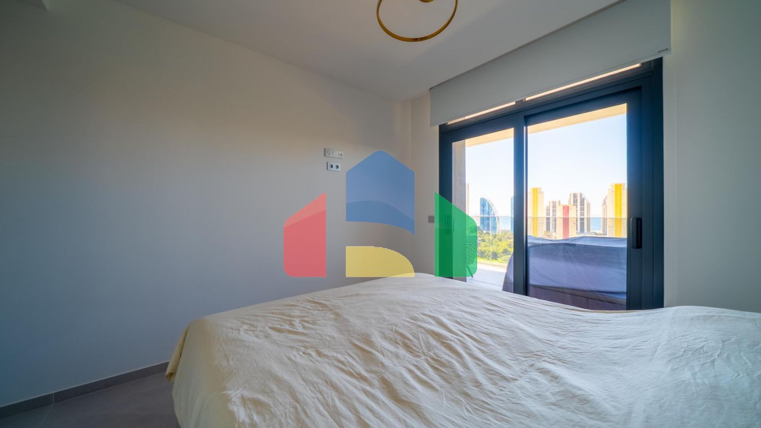 Широкая квартира с 2 спальнями в комплексе Eagle Tower