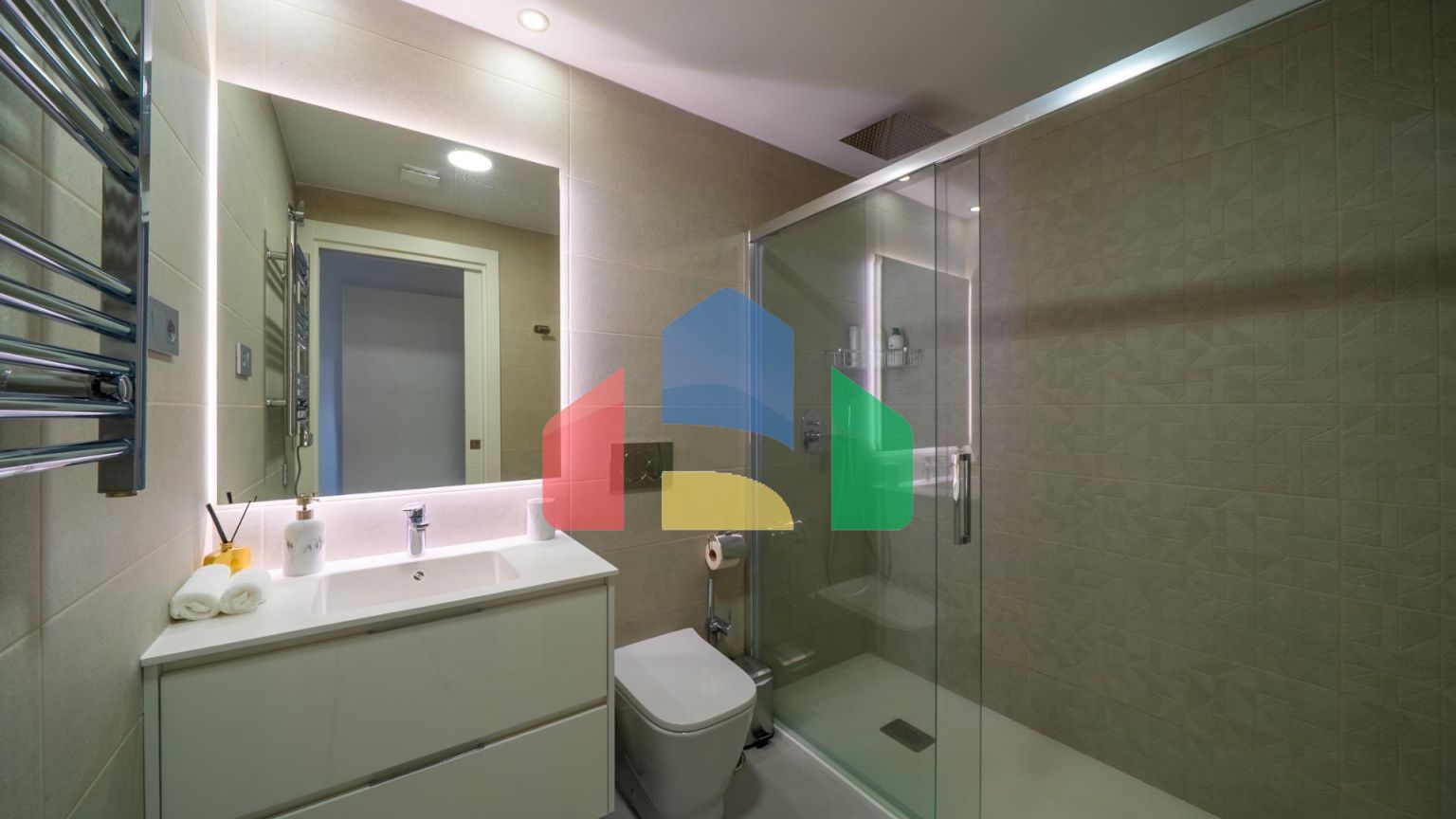 Широкая квартира с 2 спальнями в комплексе Eagle Tower