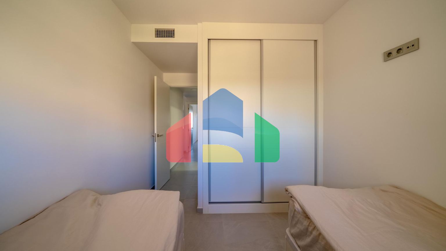 Широкая квартира с 2 спальнями в комплексе Eagle Tower