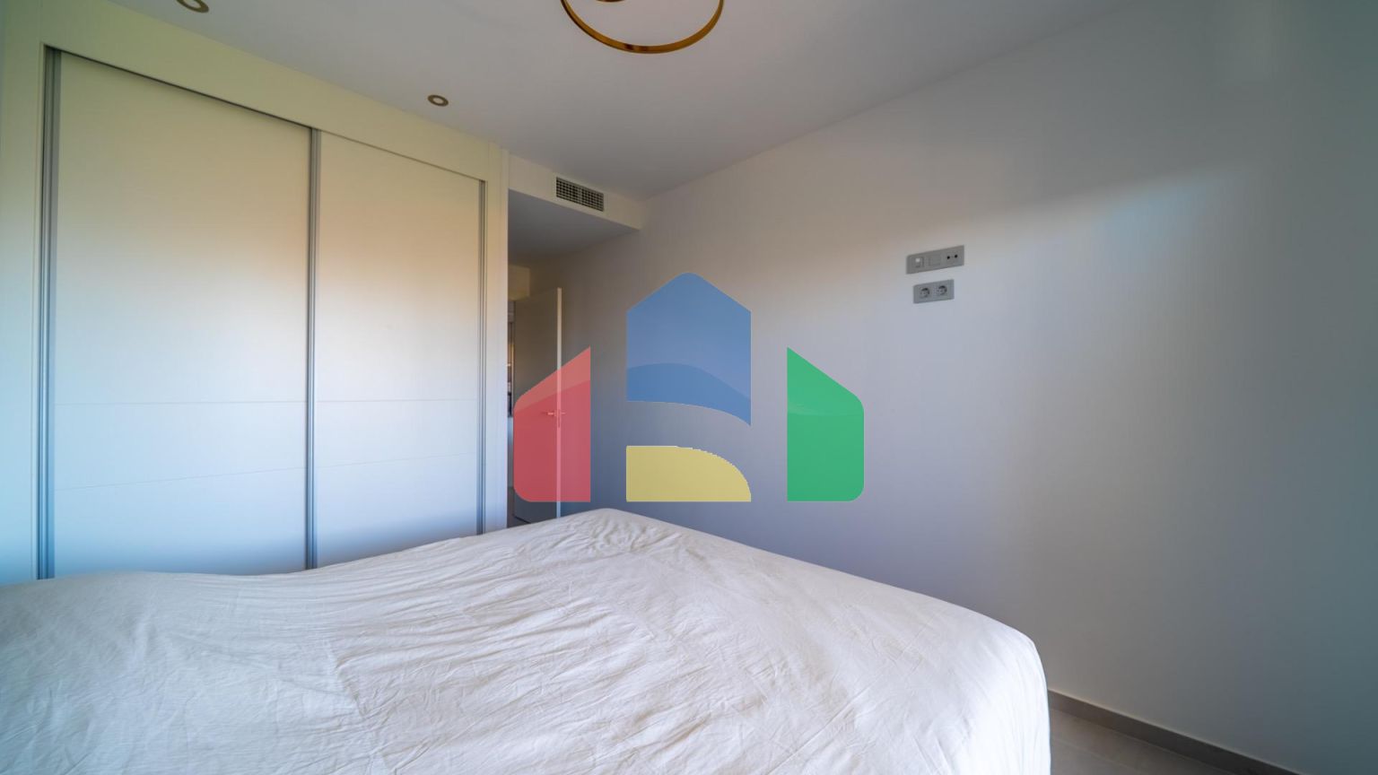 Широкая квартира с 2 спальнями в комплексе Eagle Tower