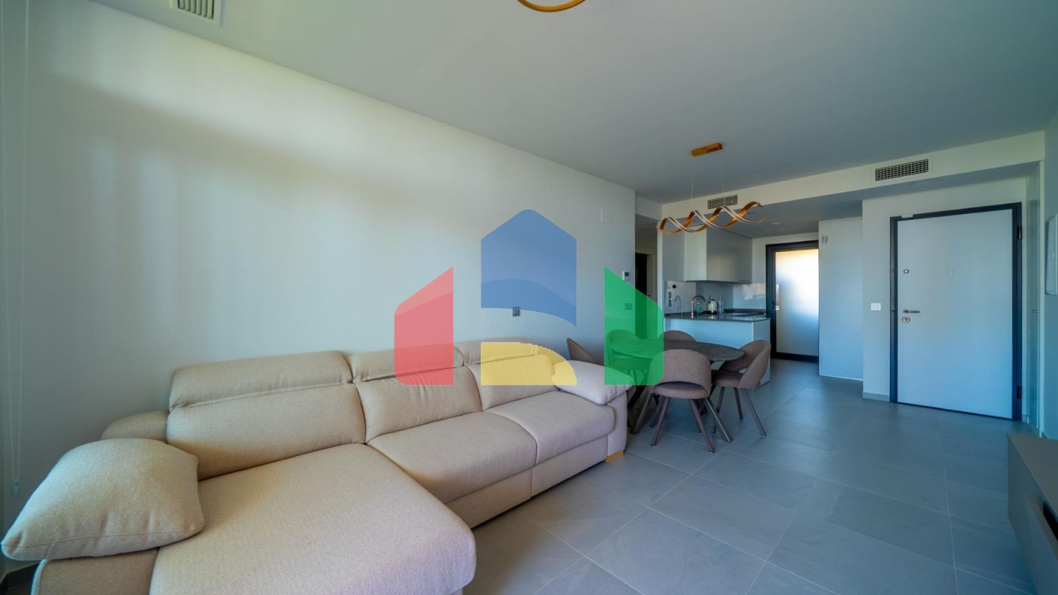 Широкая квартира с 2 спальнями в комплексе Eagle Tower