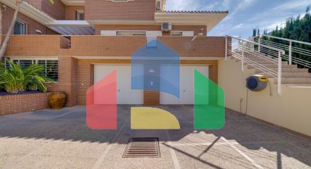 Эксклюзивная вилла в Бенидорме: Уникальное Пространство в Привилегированном Жилом Районе.