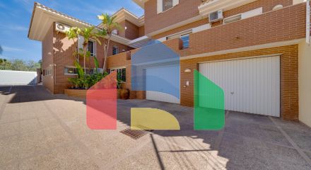 Эксклюзивная вилла в Бенидорме: Уникальное Пространство в Привилегированном Жилом Районе.