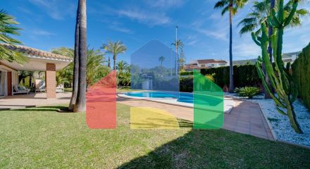 Эксклюзивная вилла в Бенидорме: Уникальное Пространство в Привилегированном Жилом Районе.