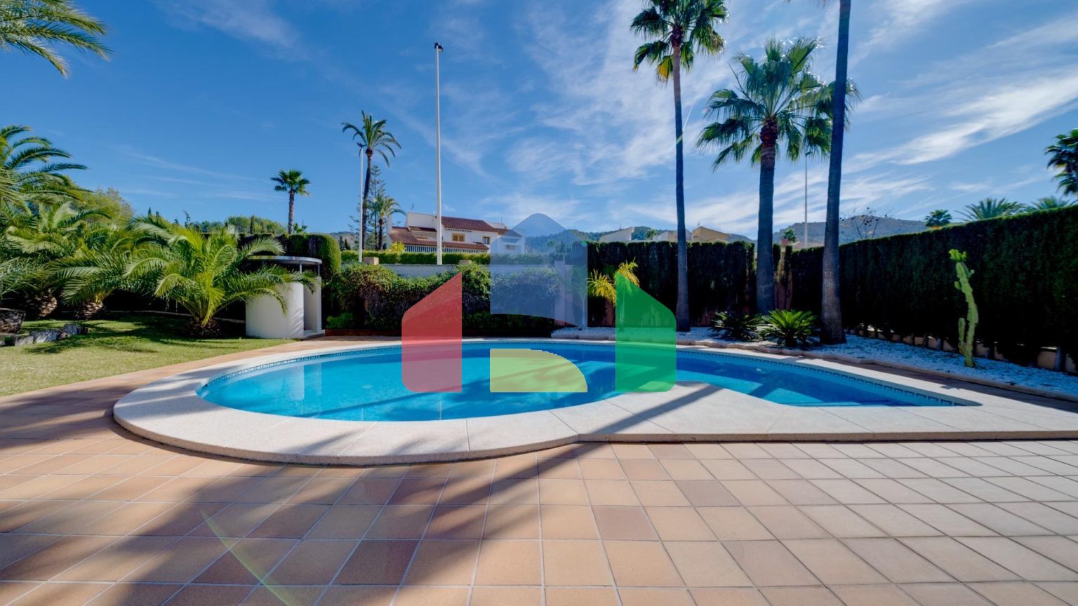 Эксклюзивная вилла в Бенидорме: Уникальное Пространство в Привилегированном Жилом Районе.