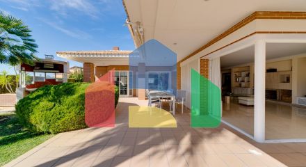 Эксклюзивная вилла в Бенидорме: Уникальное Пространство в Привилегированном Жилом Районе.