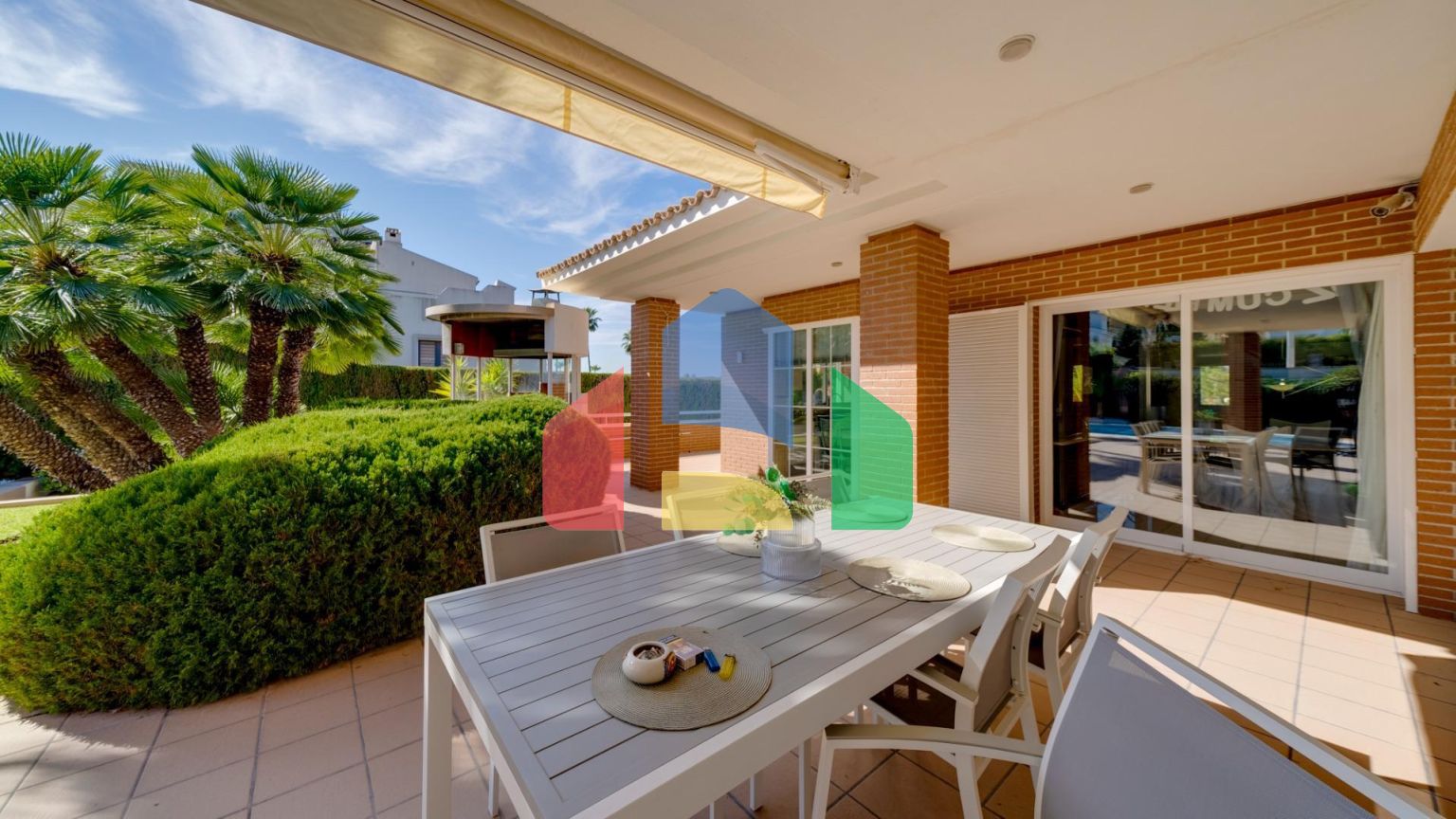 Эксклюзивная вилла в Бенидорме: Уникальное Пространство в Привилегированном Жилом Районе.