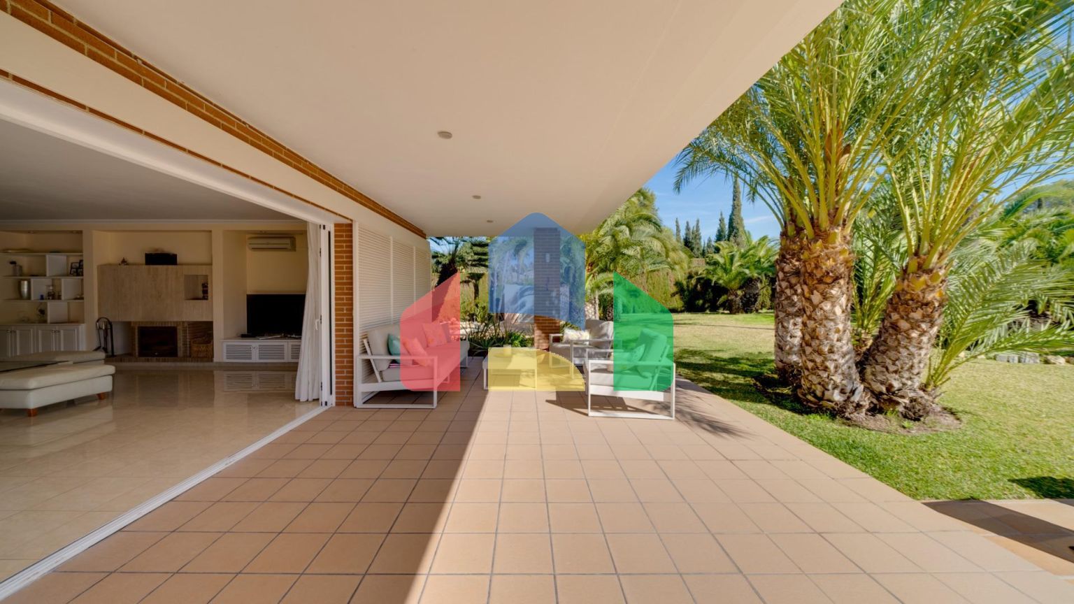 Эксклюзивная вилла в Бенидорме: Уникальное Пространство в Привилегированном Жилом Районе.