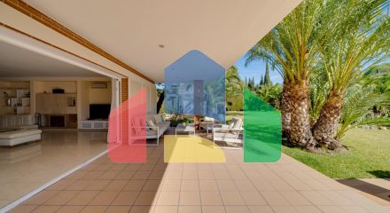 Эксклюзивная вилла в Бенидорме: Уникальное Пространство в Привилегированном Жилом Районе.