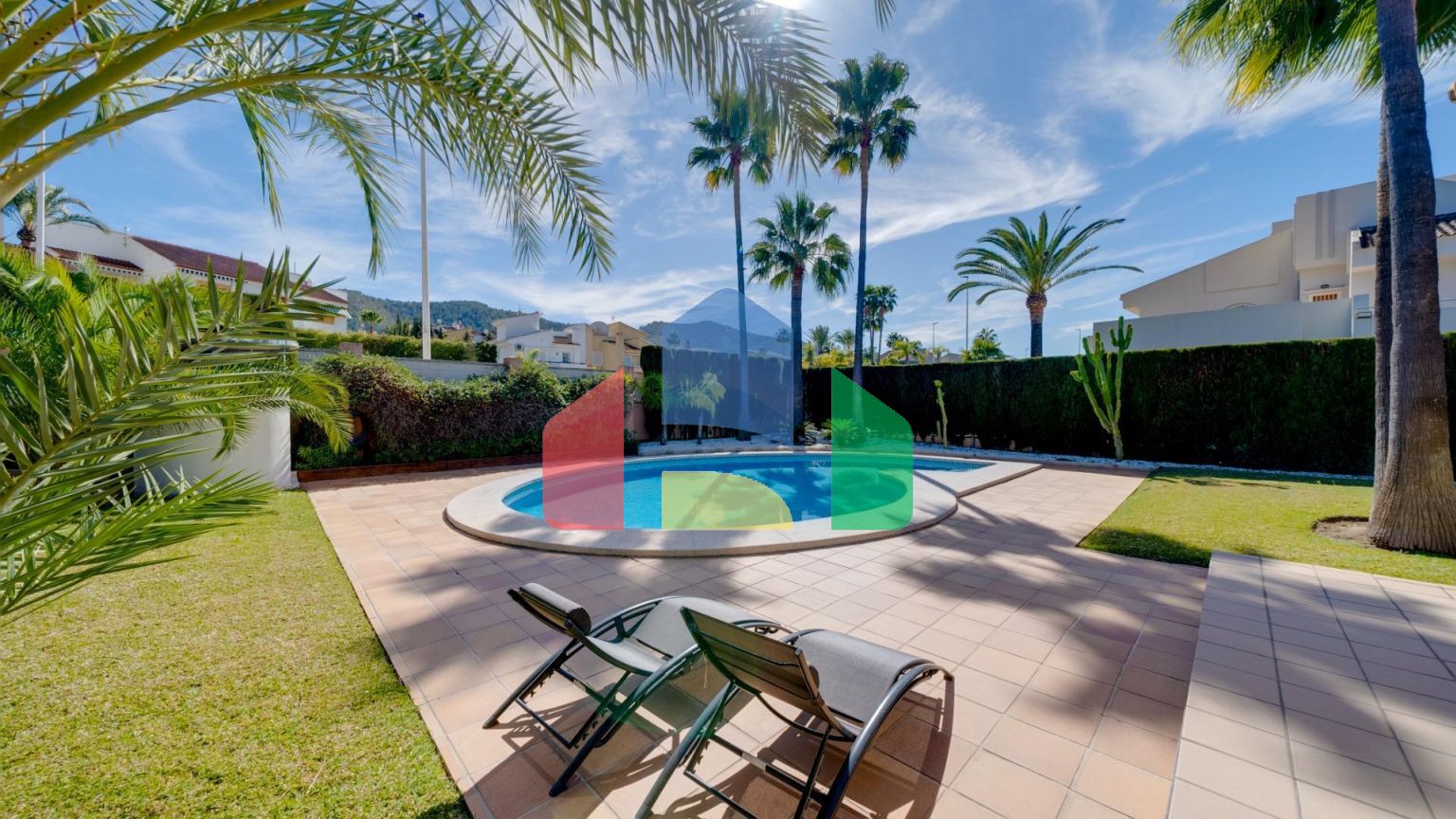 Эксклюзивная вилла в Бенидорме: Уникальное Пространство в Привилегированном Жилом Районе.