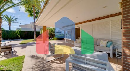 Эксклюзивная вилла в Бенидорме: Уникальное Пространство в Привилегированном Жилом Районе.