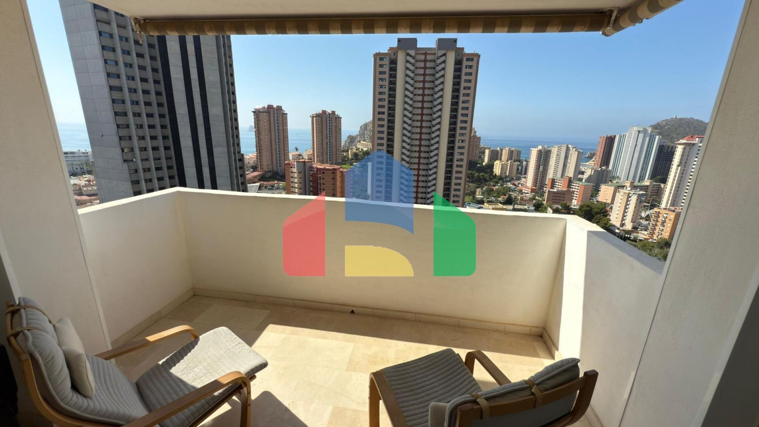 Квартира на 18 этаже с потрясающим видом на море, всего в 650 м от пляжа Пониенте в Бенидорме ️