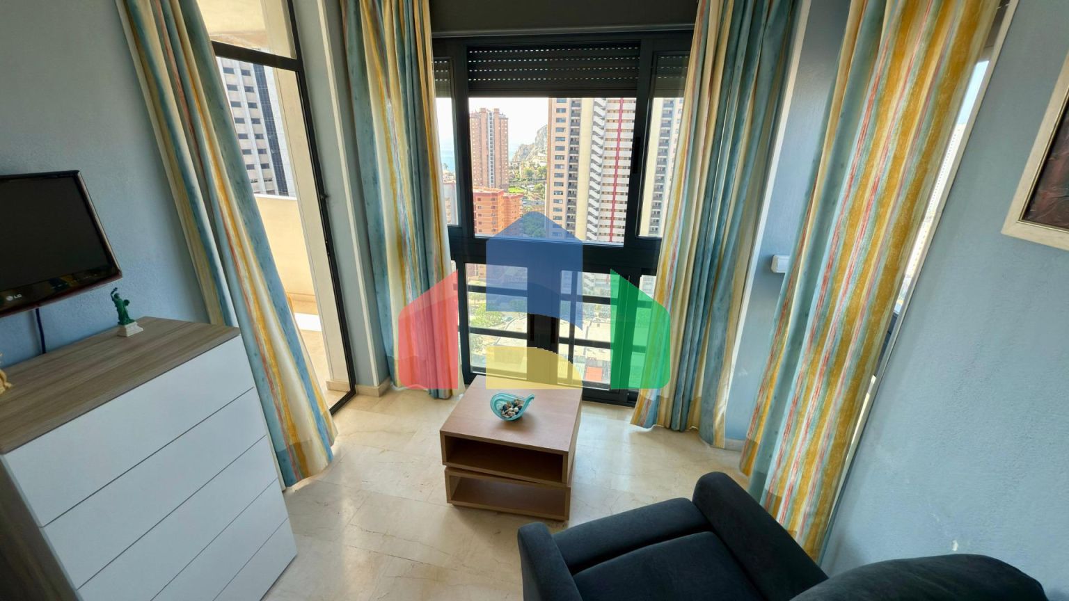 Квартира на 18 этаже с потрясающим видом на море, всего в 650 м от пляжа Пониенте в Бенидорме ️