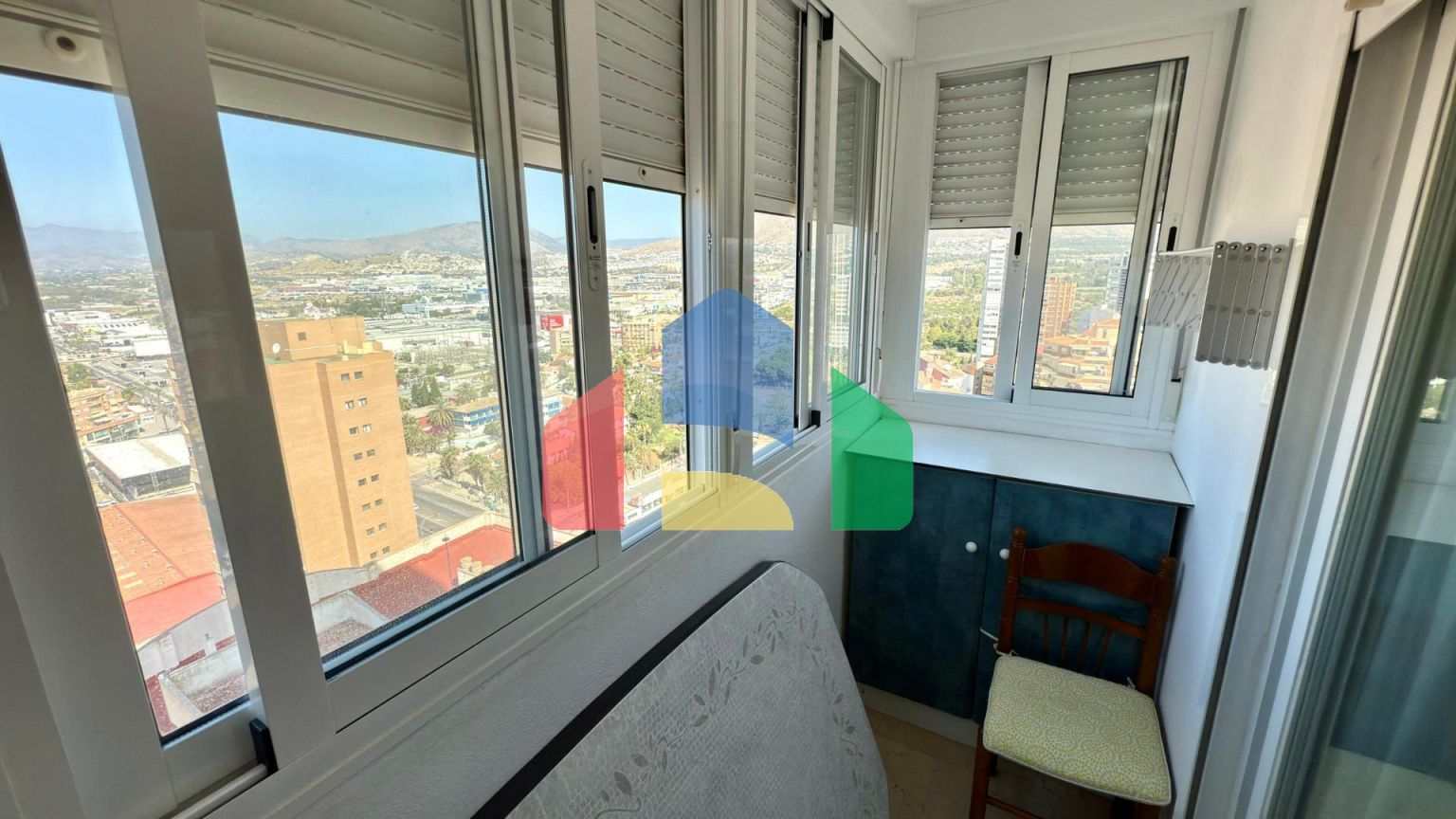 Квартира на 18 этаже с потрясающим видом на море, всего в 650 м от пляжа Пониенте в Бенидорме ️