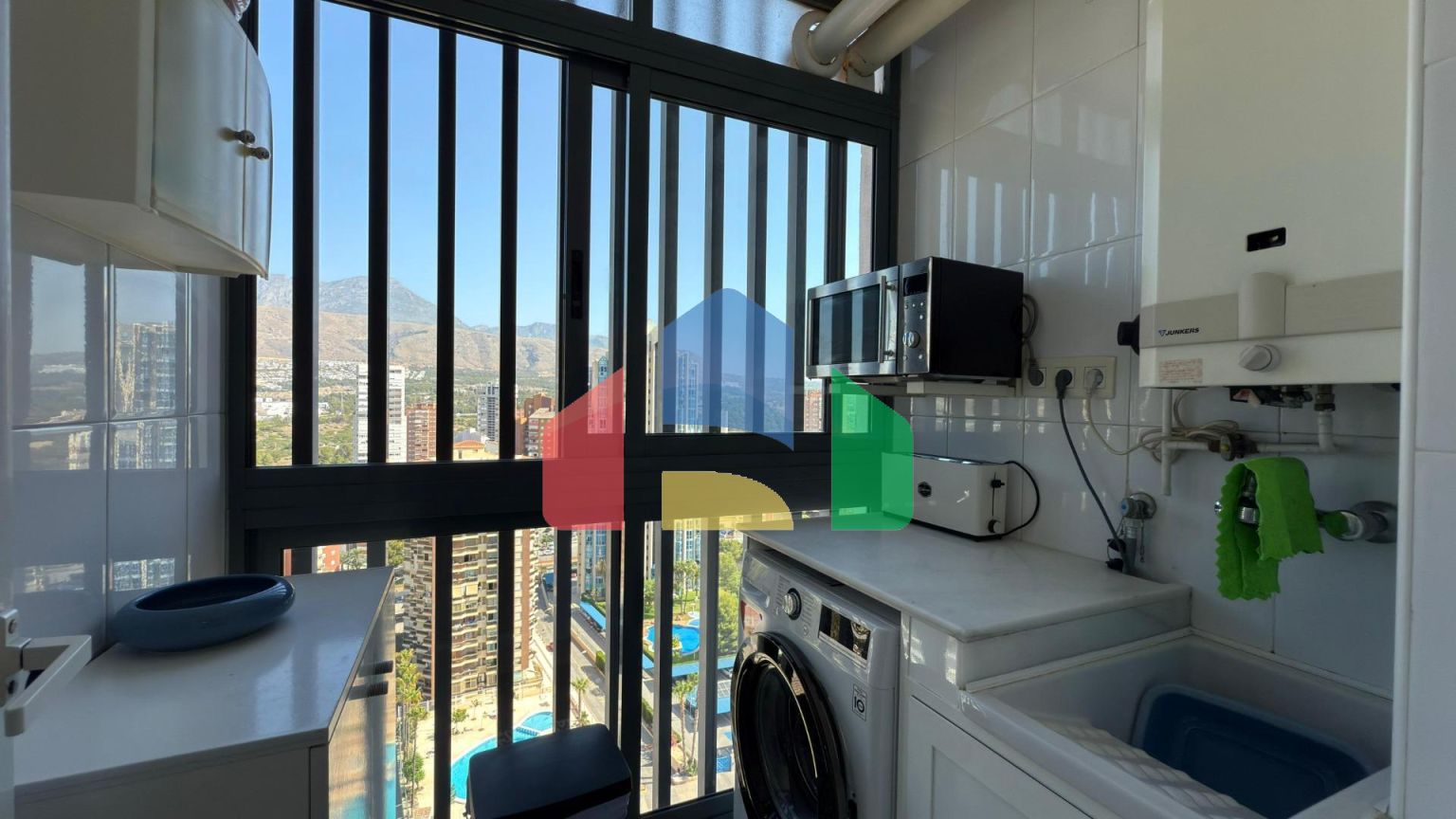 Квартира на 18 этаже с потрясающим видом на море, всего в 650 м от пляжа Пониенте в Бенидорме ️