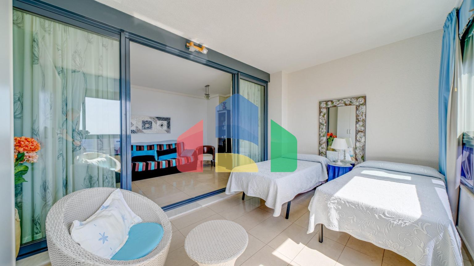 Светлая квартира с потрясающим видом на море