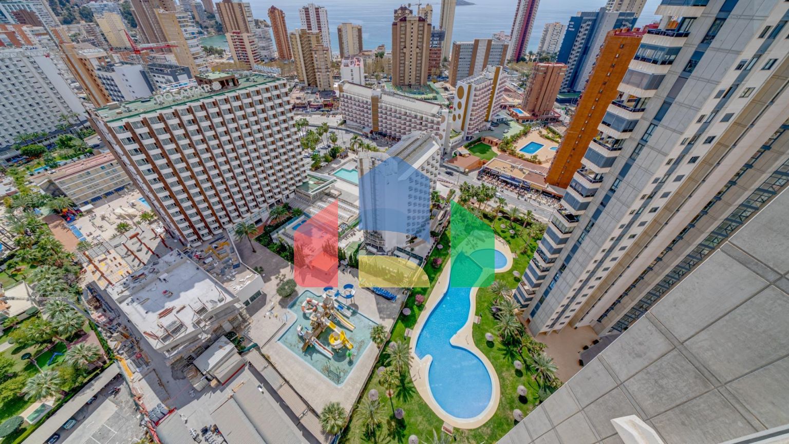 Светлая квартира с потрясающим видом на море