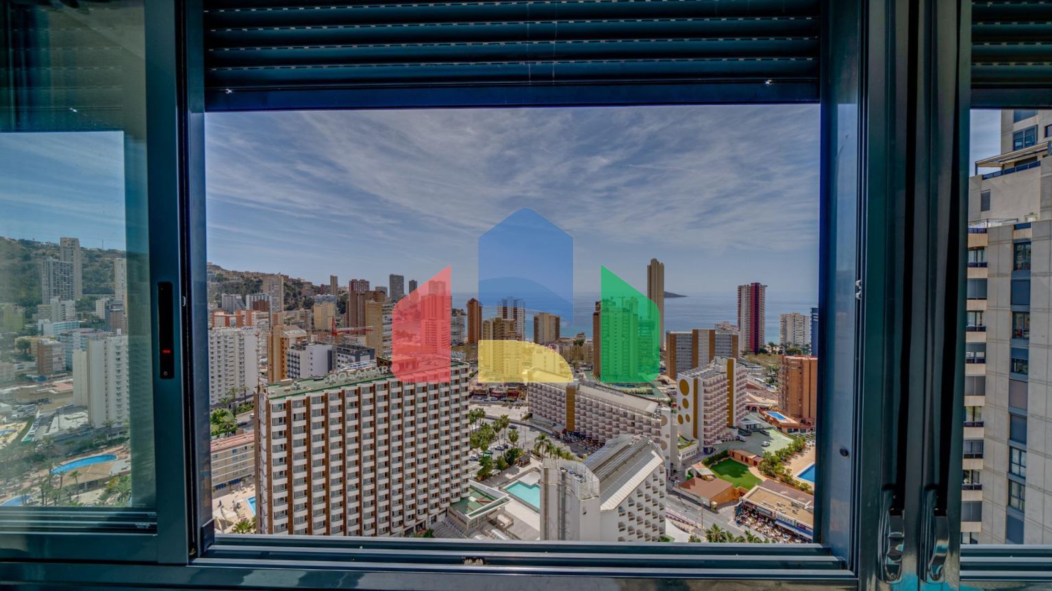 Светлая квартира с потрясающим видом на море