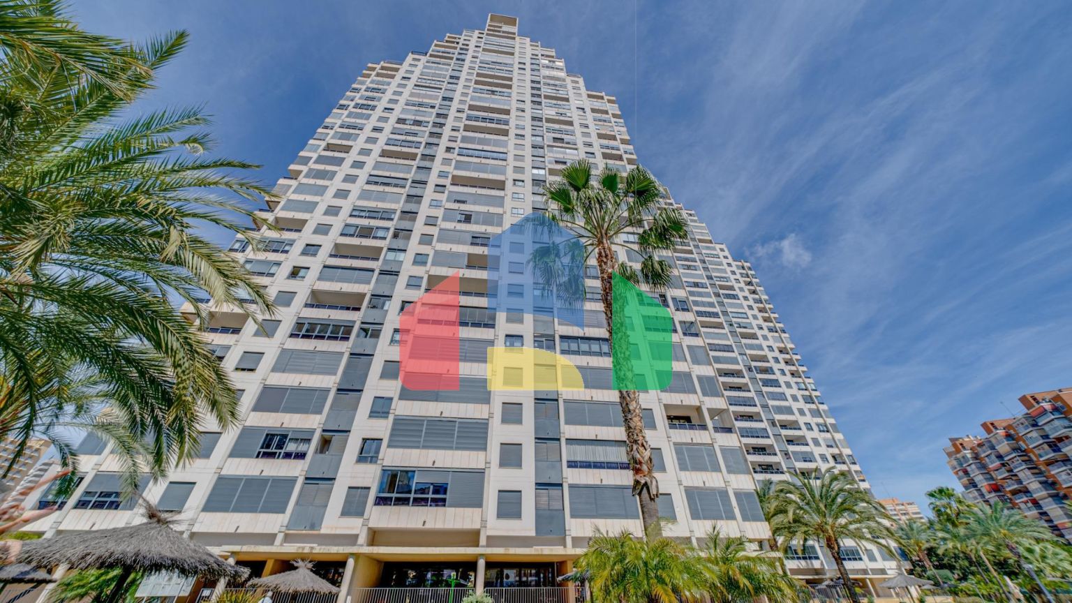 Светлая квартира с потрясающим видом на море