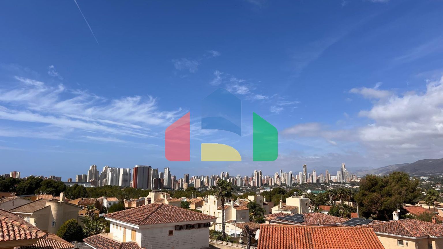 Вилла с бассейном и видами на горы и Бенидорм в районе Ринкон де Лойкс