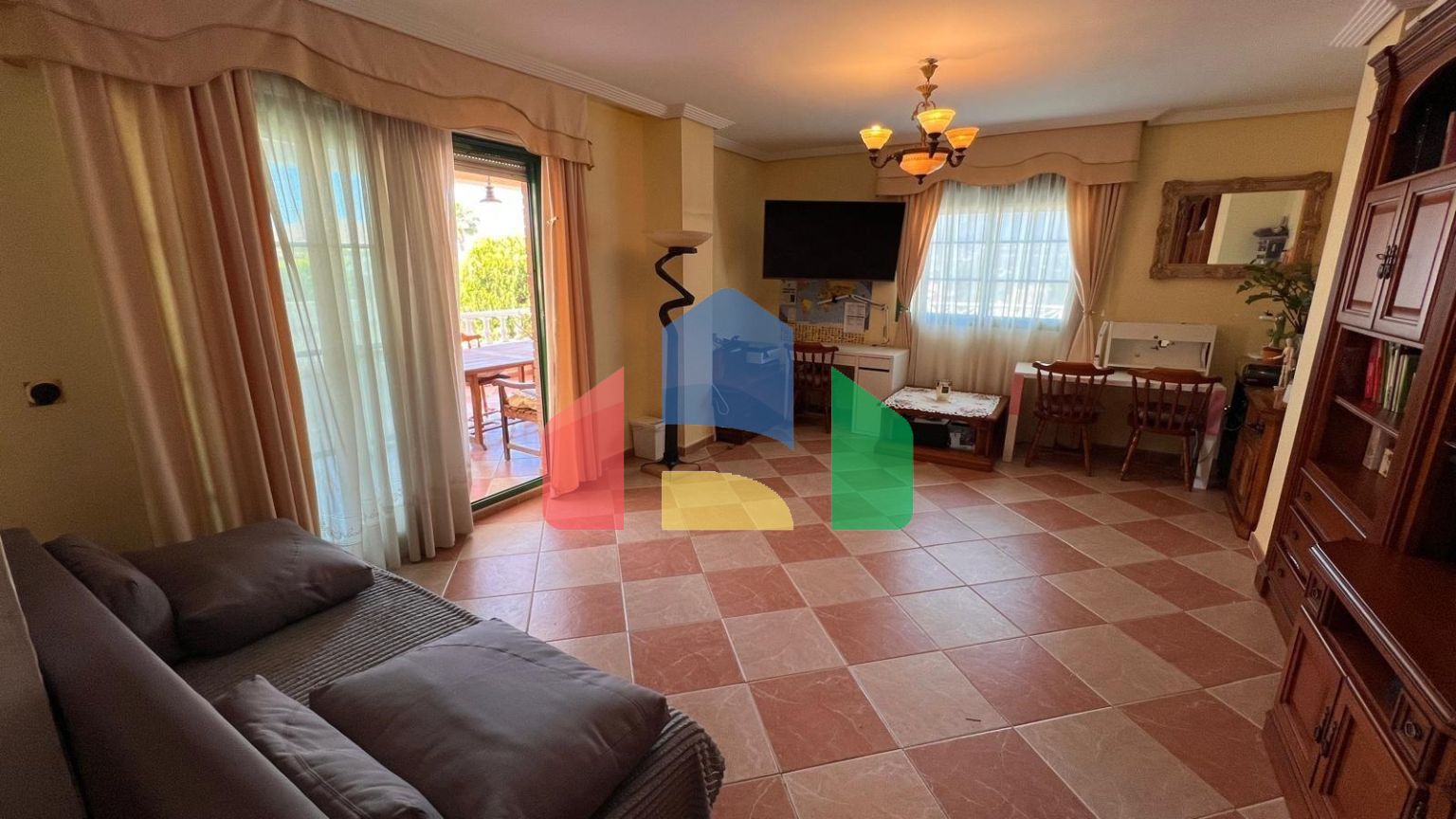 Вилла с бассейном и видами на горы и Бенидорм в районе Ринкон де Лойкс