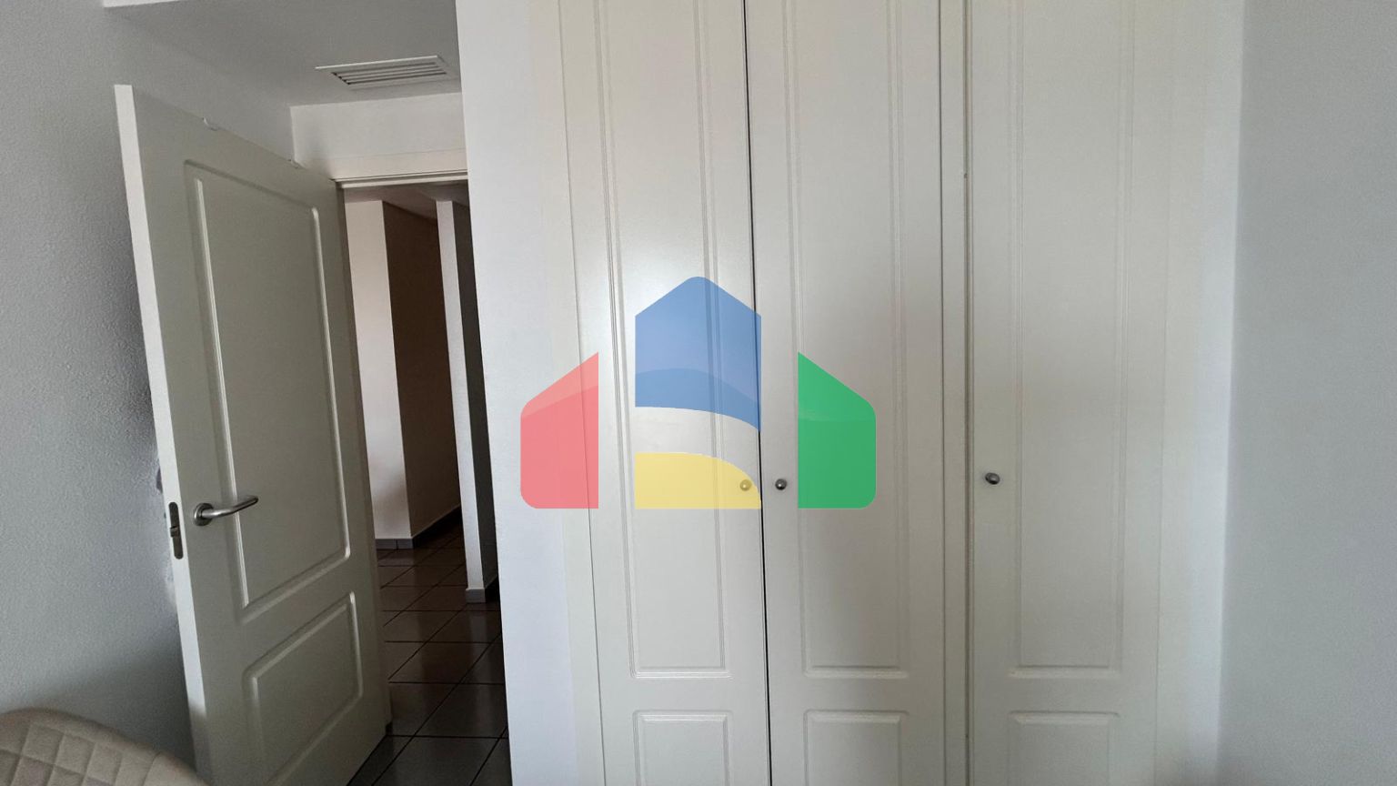 Красивые апартаменты с потрясающим видом на пляж Бенидорма!