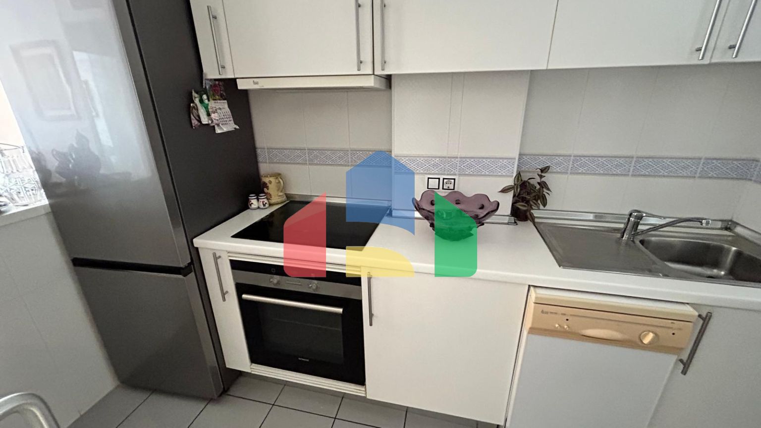 Красивые апартаменты с потрясающим видом на пляж Бенидорма!