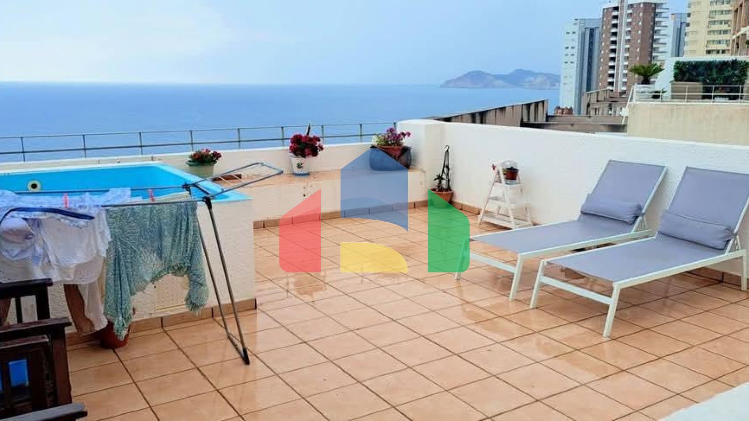 Красивые апартаменты с потрясающим видом на пляж Бенидорма!