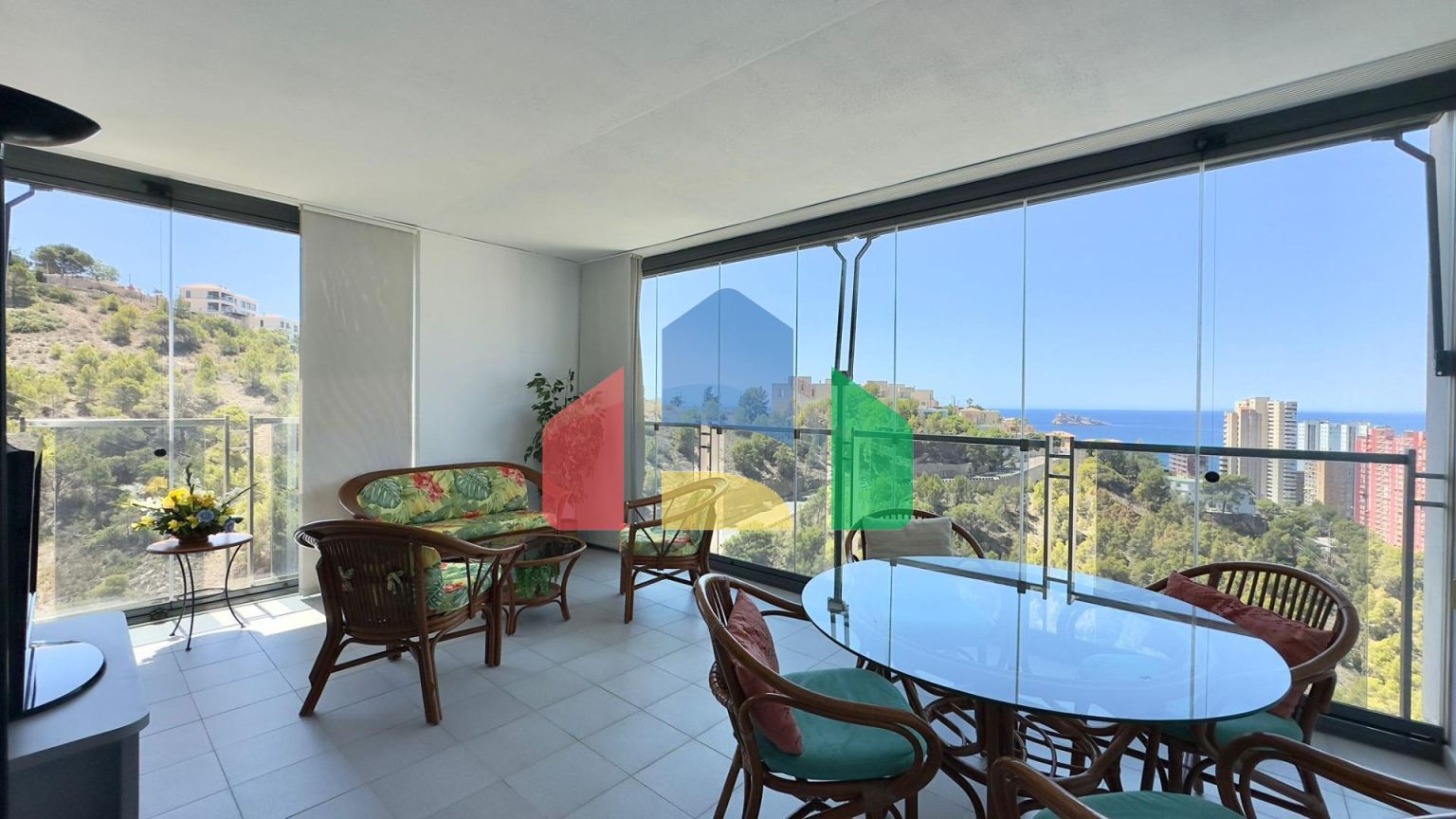 Квартира с видом на море с туристической лицензией в Бенидорме