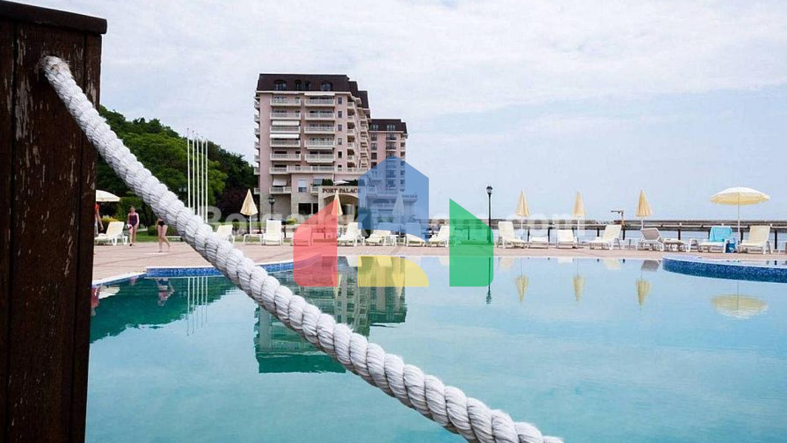 Трехкомнатная квартира в Порт Палас