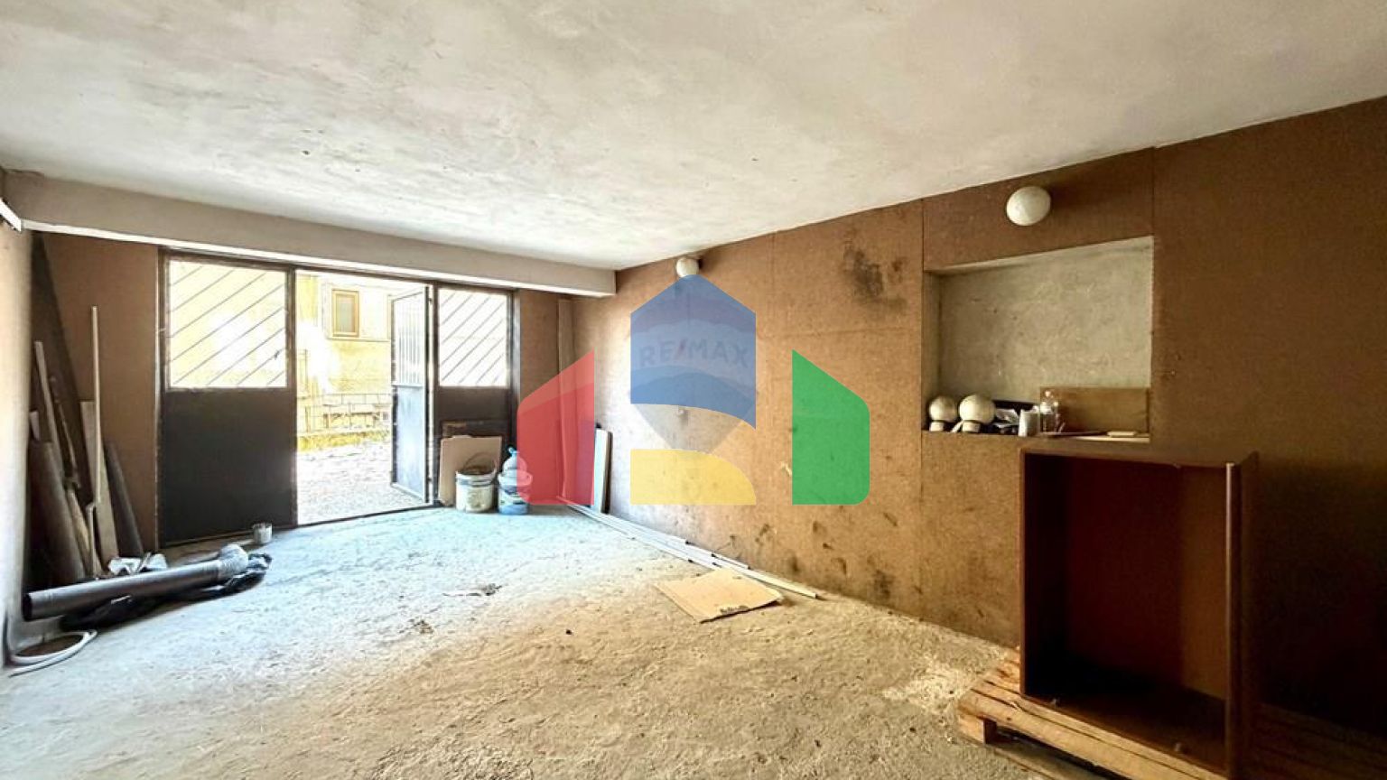 Residential - Garage - Veliko Tarnovo, Veliko Turnovo, Bulgaria - BU