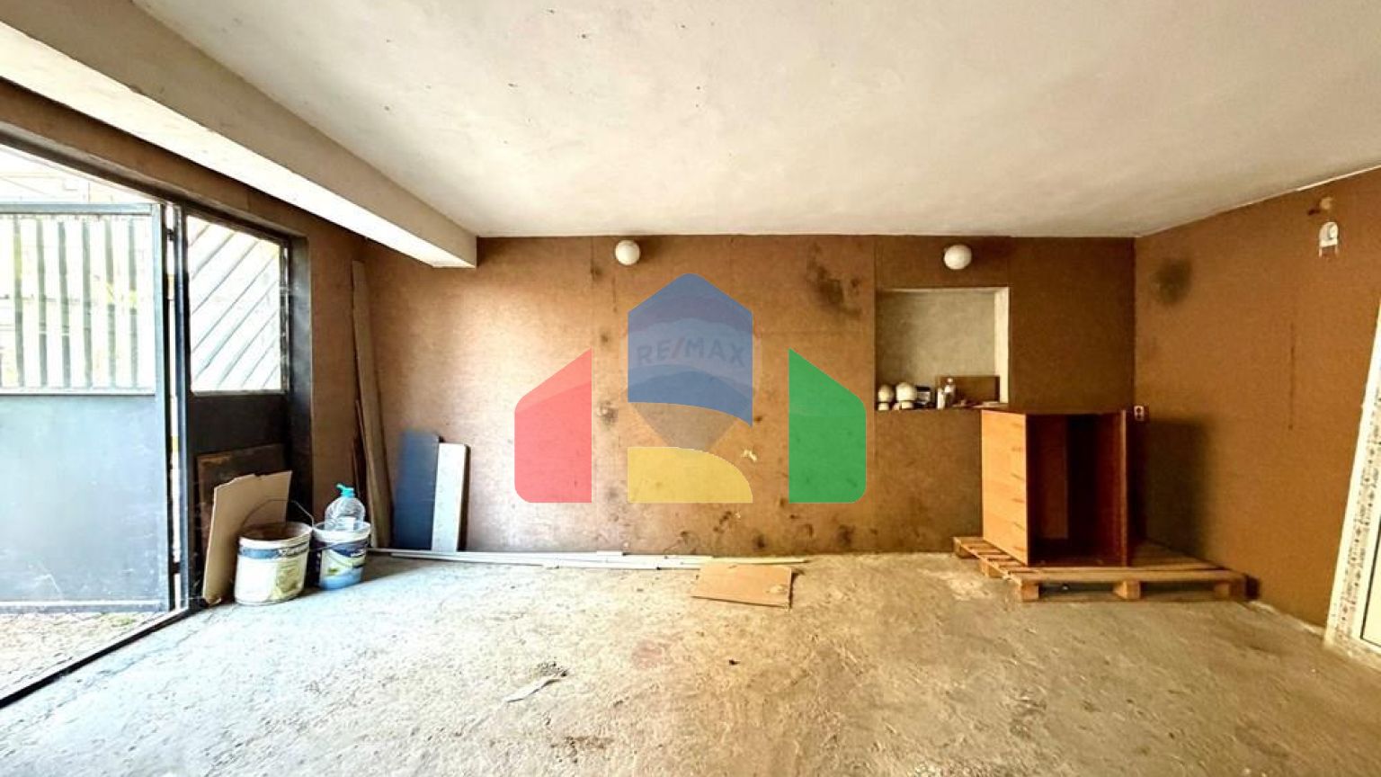 Residential - Garage - Veliko Tarnovo, Veliko Turnovo, Bulgaria - BU