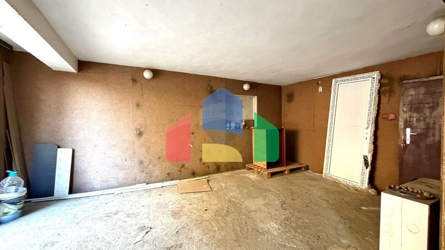 Residential - Garage - Veliko Tarnovo, Veliko Turnovo, Bulgaria - BU