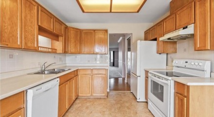 Residential - Condo/Apartment - Abbotsford, Canada - Canada